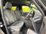 運転席シート廻りは使用感も少なく、良好な状態となっています。前オーナー様が丁寧に使っていたことがよくわかりますね。