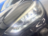 ●LEDヘッドライト:夜間走行時も良好な視界を確保し安心して運転できる高輝度LEDヘッドライトを装備!点灯速度が早く、消費電力も抑えられています。