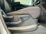 運転席はご自身の適切な運転ポジションへ移動可能なラチェットが付いております。