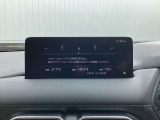 【マツダコネクト】  オーディオ操作、車両装備、ナビ案内など、統合的にモニターできる見やすいサイズのディスプレイです。