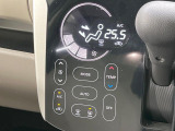 【オートエアコン】一度お好みの温度に設定すれば、車内の温度を検知し風量や温度を自動で調整。暑い&hellip;寒い&hellip;と何度もスイッチ操作をする必要はありません。快適な車内空間には必須の機能ですね♪