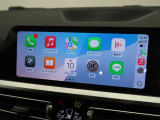 【アップルカープレイ】iPhoneがBMW車両とワイヤレスで接続されます。Apple CarPlayでは、オーディオストリーミングやメッセージングアプリがディスプレイに表示されます。