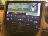 【パノラミックビューモニター】専用のカメラにより、上から見下ろしたような視点で360度クルマの周囲を確認することができます☆死角部分も確認しやすく、狭い場所での切り返しや駐車もスムーズに行えます。