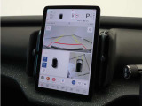 360&deg;ビューカメラは、自車を真上から見下ろすバードアイ映像を表示します。また、フロントビュー、リアビュー、サイドビューの単独表示や、自車周辺の様子を直感的に把握できる3D表示にも対応しています。