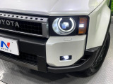 【LEDヘッドライト】悪天候や夜間走行時も良好な視界を確保し安心して運転できる高輝度LEDヘッドライトを装備!点灯速度が早く、消費電力も抑えられています。