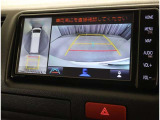 バックガイドモニターで、後方を確認しながら安心して駐車することができます。運転初心者も熟練者も必須の機能ですよ!