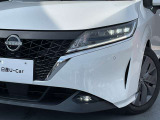 最新式はLEDヘッドランプですね。瞬時に明るい光が夜間の運転をぐっと楽にしてくれますよ。