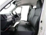 高いホールド性で運転姿勢が安定します。長距離ドライブでも疲れにくいのが魅力です。快適なドライビングライフをお送りください♪
