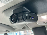 【日産オリジナルドライブレコーダー(フロント+室内)】車室内カメラで車内および車側面を撮影。走行中の幅寄せ対策や後方撮影にも対応しております。