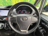 【純正革巻きステアリング】上質な革を使用することで、手にしっかり馴染みとても運転しやすいハンドルです♪