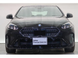【キドニーグリル】BMWの代名詞。一目見ただけでBMWであると認識できる確固たるアイコンとして存在感を放ちます。
