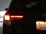 LEDテールライトです。省電力、高輝度のLEDは明るく照らすので夜間運転時の視認性を高めます。スタイリッシュな見た目で細かいところもこだわりたいあなたに!