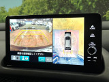 【マルチビューカメラシステム】専用のカメラにより、上から見下ろしたような視点で360度クルマの周囲を確認することができます☆死角部分も確認しやすく、狭い場所での切り返しや駐車もスムーズに行えます。