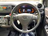 インテリアに合わせたデザインのステアリングは、運転される方のことも考え、運転しやすい形状、大きさです。是非一度、実際に触ってお確かめください。
