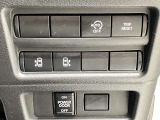 運転席から両側電動スライドドアの開閉ができます