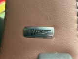 【BOSEサウンドシステム】メーカーオプションの高品位サウンドシステムを搭載。専用のチューニングが施された大小様々なスピーカーから良質なサウンドが奏でられ、臨場感あふれる音響空間を演出