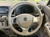 インテリアに合わせたデザインのステアリングは、運転される方のことも考え、運転しやすい形状、大きさです。是非一度、実際に触ってお確かめください。
