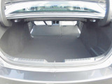 充分な広さのトランクルームです☆リアシートバックを前に倒せば、長尺のお荷物にも対応できるようになっています。