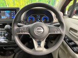 インテリアに合わせたデザインのステアリングは、運転される方のことも考え、運転しやすい形状、大きさです。是非一度、実際に触ってお確かめください。