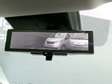 インテリジェントルームミラー、後方がカメラの映像で見れるので視界くっきり、車内に障害物があっても関係ありません。普通のバックミラーとも切りかえが出来ます。