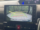 【バックカメラ】駐車時に後方がリアルタイム映像で確認できます。大型商業施設や立体駐車場での駐車時や、夜間のバック時に大活躍!運転スキルに関わらず、今や必須となった装備のひとつです!