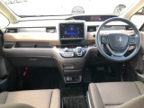 【インパネ全体】手が届きやすく、どなたでも運転しやすいです。シンプルで使いやすい設計になっています!