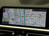 【純正ナビゲーション】BMWのナビゲーションは操作性も良く、詳細な地図情報と交通状況を見やすく表示し、快適なドライビングをサポートしながら目的地までナビゲートします。