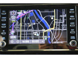 スマホやiPhoneと連携し、対応アプリをディスプレイに表示させて使うディスプレイオーディオ。自分次第で使い方が広がります。従来のトヨタ車載ナビが利用できるエントリーナビキットを装着しています。