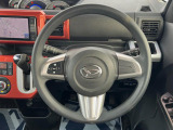 インテリアに合わせたデザインのステアリングは、運転される方のことも考え、運転しやすい形状、大きさです。是非一度、実際に触ってお確かめください。