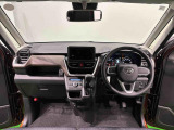 Aピラーの傾斜やヒップポイントの位置を最適化。ひらけた前方視界とノンストレスな運転姿勢で快適なドライブが楽しめます。