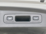 【パワーバックドア】スマートキーや運転席のボタンを押すだけでリアゲートが自動で開閉します!荷物を持っている時や、高い位置にあるバックドアを閉める際に便利な機能です♪