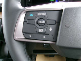 プロパイロット搭載ルークスがアクセル、ブレーキを自動でコントロールして前のクルマとの車間距離を保つ手助けをします。