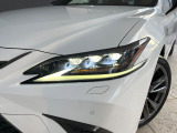 【三眼LEDヘッドライト】スタイリッシュな見た目の三眼LEDヘッドライトを装備♪スタイルだけでなく、夜間の走行も視界良好で安心してお乗りいただけます。