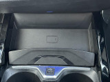 【ワイヤレスチャージ】携帯を置いておくだけで充電できます。アップルカープレイやBluetooth接続時でも充電は気にせず使用可能!