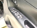 【電動格納ミラー】サイドミラーは電動格納式となっており、狭い駐車場でもキズがつくリスクを抑えられます。