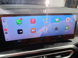 【アップルカープレイ】iPhoneがBMW車両とワイヤレスで接続されます。Apple CarPlayでは、オーディオストリーミングやメッセージングアプリがディスプレイに表示されます。