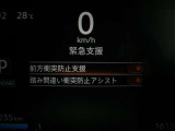 ☆エマージェンシーブレーキ搭載☆フロントカメラで前方の障害物を検知。衝突の可能性が高まると警告灯やブザーによりドライバーに回避操作を促します。衝突を回避、または衝突時の被害や障害を軽減します。