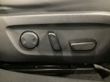 運転席にはパワーシートを装備!シート位置を記憶するメモリー機能付きなのでご夫婦で2名分セットすると便利です♪