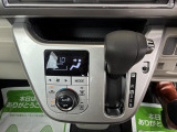 快適装備のオートエアコン♪ 温度設定をすれば、自動で車内の温度管理をしてくれる優れ物です☆彡