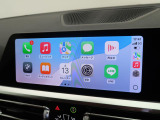 【アップルカープレイ】iPhoneがBMW車両とワイヤレスで接続されます。Apple CarPlayでは、オーディオストリーミングやメッセージングアプリがディスプレイに表示されます。