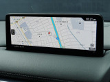 マツダコネクトの10.25インチワイドセンターディスプレイです。『Android Auto』『Apple CarPlay』や独自のコネクテッドサービスに対応したインターフェイスシステムです。