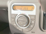 【オートエアコン】一度お好みの温度に設定すれば、車内の温度を検知し風量や温度を自動で調整。暑い&hellip;寒い&hellip;と何度もスイッチ操作をする必要はありません。快適な車内空間には必須の機能ですね♪