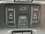 【両側パワースライドドア】スマートキーや運転席のスイッチで後席両側スライドドアの開閉が可能♪電動だから力を入れてドアを開ける必要が無く、小さなお子様でも簡単に開け閉めでき快適です♪