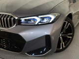 クラックの入りやすい輸入車のヘッドライトへコーティング・クリア施工も承っておりますので、どうぞお気軽にご相談ください!