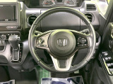 【純正革巻きステアリング】上質な革を使用することで、手にしっかり馴染みとても運転しやすいハンドルです♪