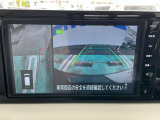ナビ画面にアラウンドビュ-モニタ-の映像を映し出しています。  狭い場所での車庫入れをサポ-トしてくれる便利アイテムです。
