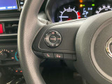 運転中、オーディオの操作をしてて、ハッとしたことはありませんか?ステアリングスイッチは、運転中でもハンドルでオーディオの操作が可能です。安全なドライブをサポートします。