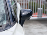 狭い駐車場でも安心。スイッチ操作だけでドアミラーの格納展開が可能。電動格納式リモコンドアミラー!
