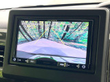 【バックカメラ】駐車時に後方がリアルタイム映像で確認できます。大型商業施設や立体駐車場での駐車時や、夜間のバック時に大活躍!運転スキルに関わらず、今や必須となった装備のひとつです!