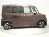 【右サイド】運転席側の後部も便利なパワースライドドアを装備。狭い駐車場でも隣の車を気にせず、スムーズに乗り降りができます。